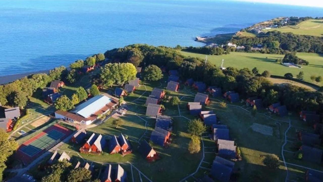 Escape To A Clifftop Chalet With Pool And Tennis Onsite - 1A Kingsdown Holiday Park Ngoại thất bức ảnh
