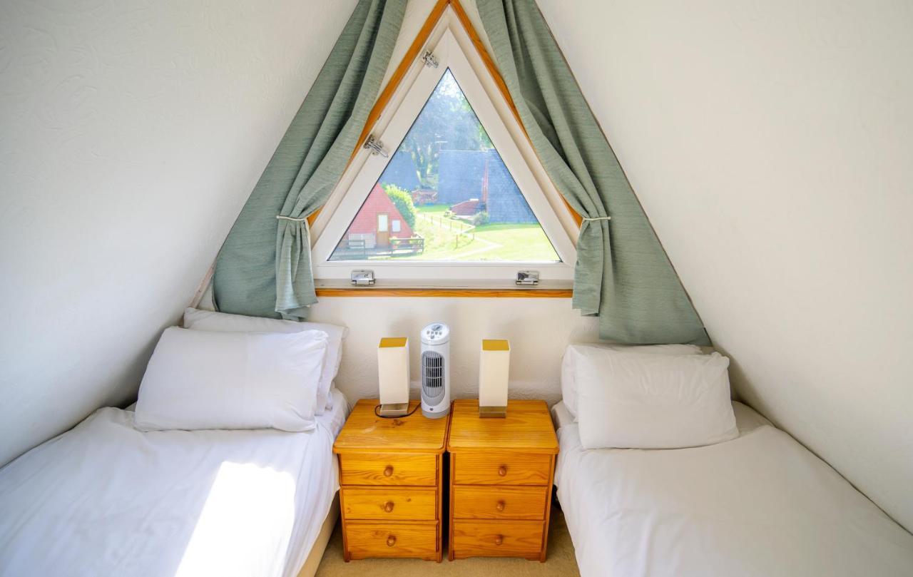 Escape To A Clifftop Chalet With Pool And Tennis Onsite - 1A Kingsdown Holiday Park Ngoại thất bức ảnh