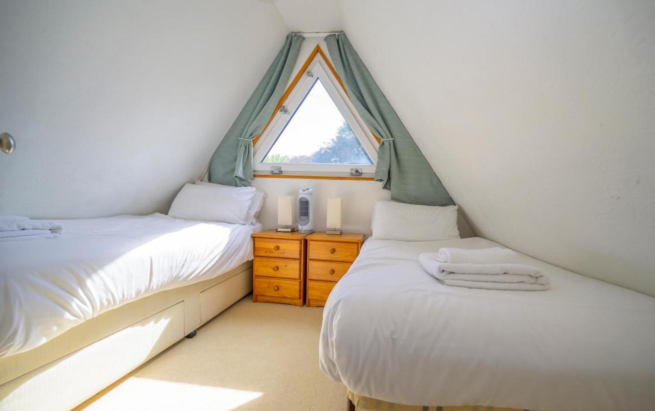 Escape To A Clifftop Chalet With Pool And Tennis Onsite - 1A Kingsdown Holiday Park Ngoại thất bức ảnh