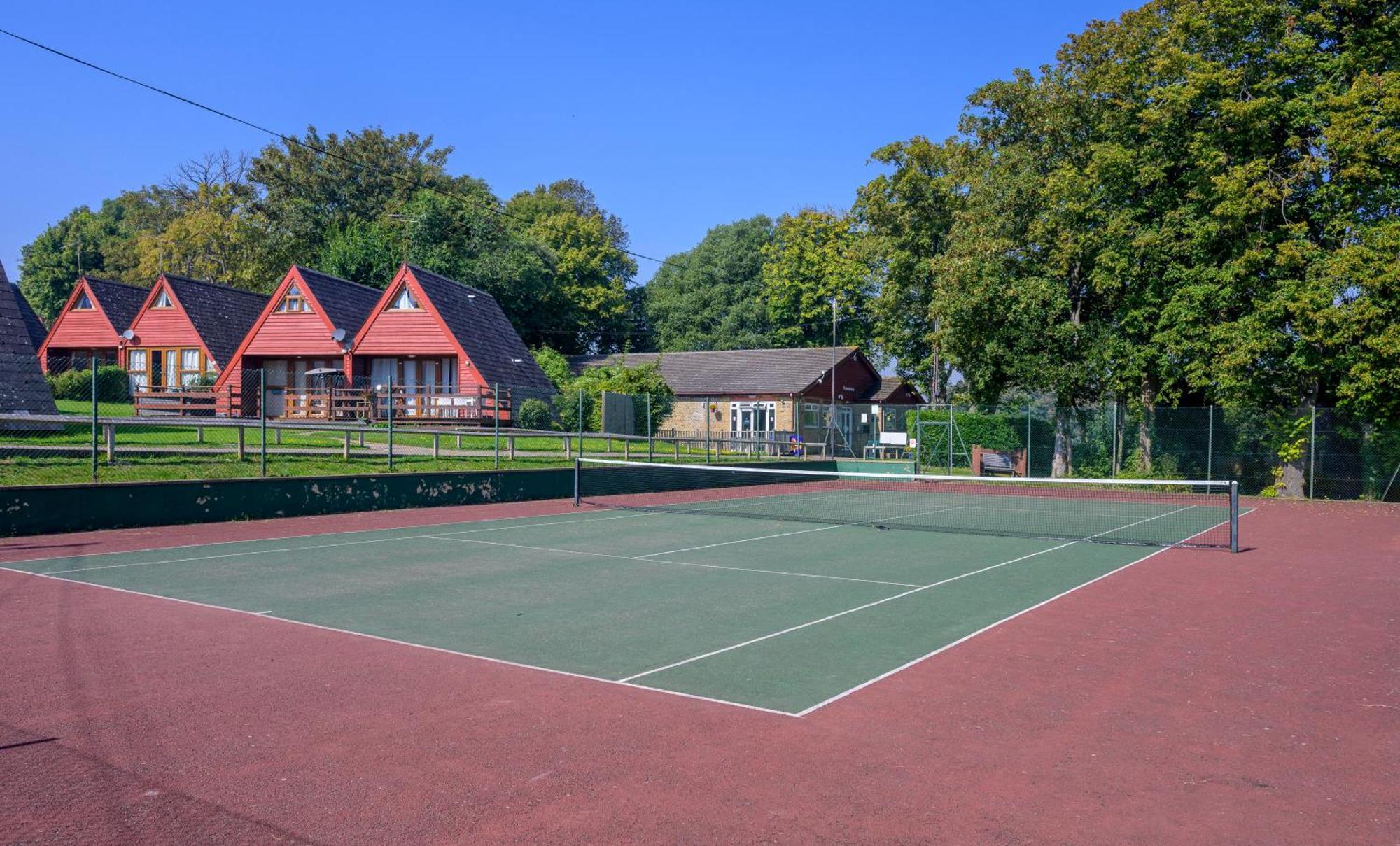Escape To A Clifftop Chalet With Pool And Tennis Onsite - 1A Kingsdown Holiday Park Ngoại thất bức ảnh