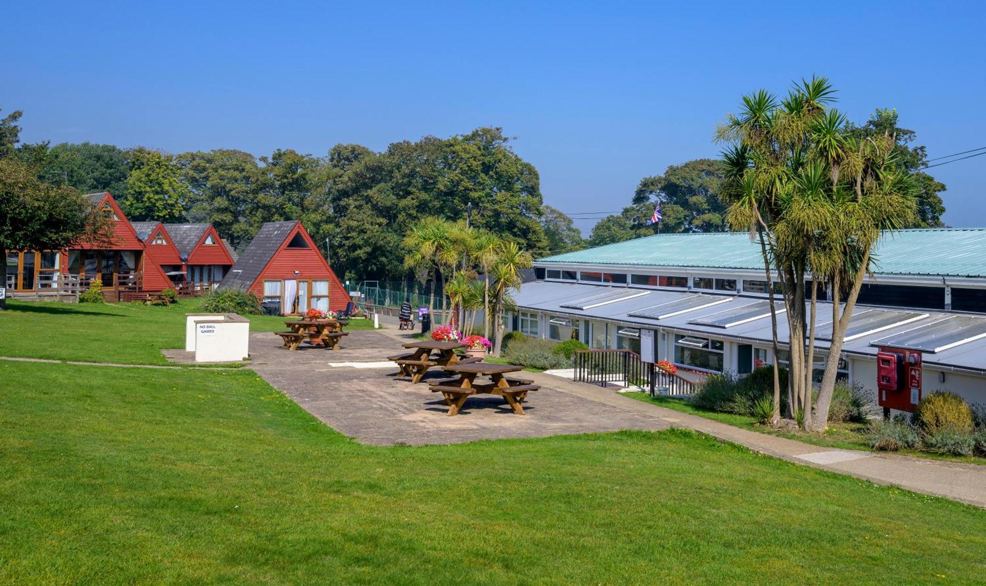 Escape To A Clifftop Chalet With Pool And Tennis Onsite - 1A Kingsdown Holiday Park Ngoại thất bức ảnh